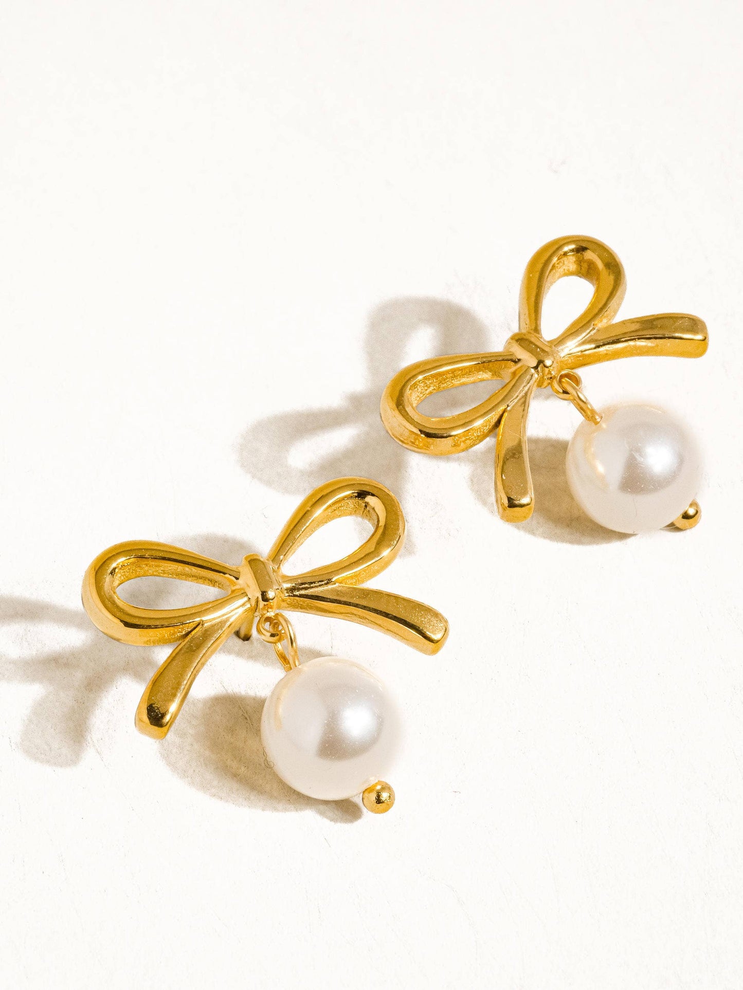 LEAH 18K GOLD BOW PEARL EARRINGS