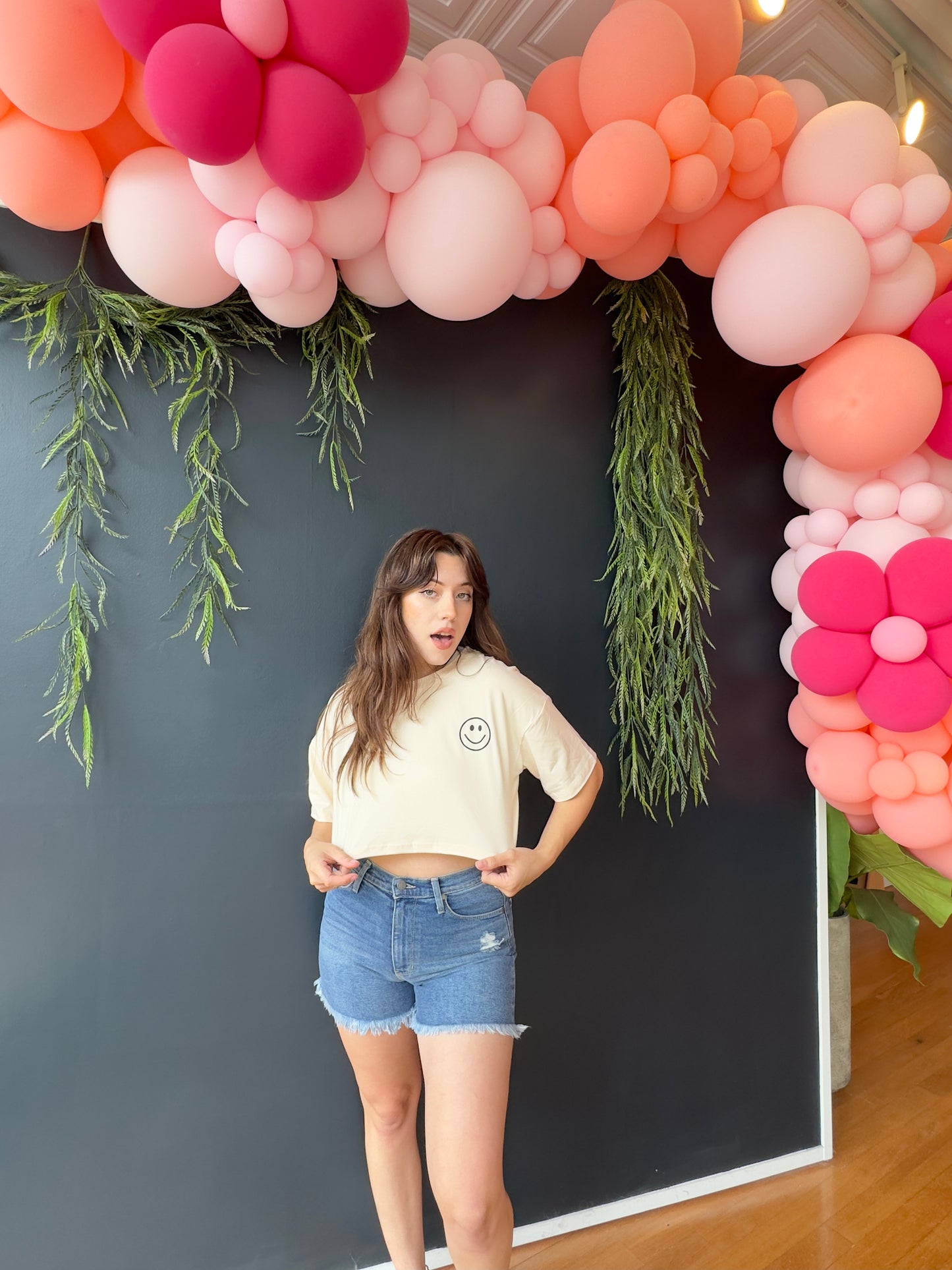 SMILEY CROPPED TEE