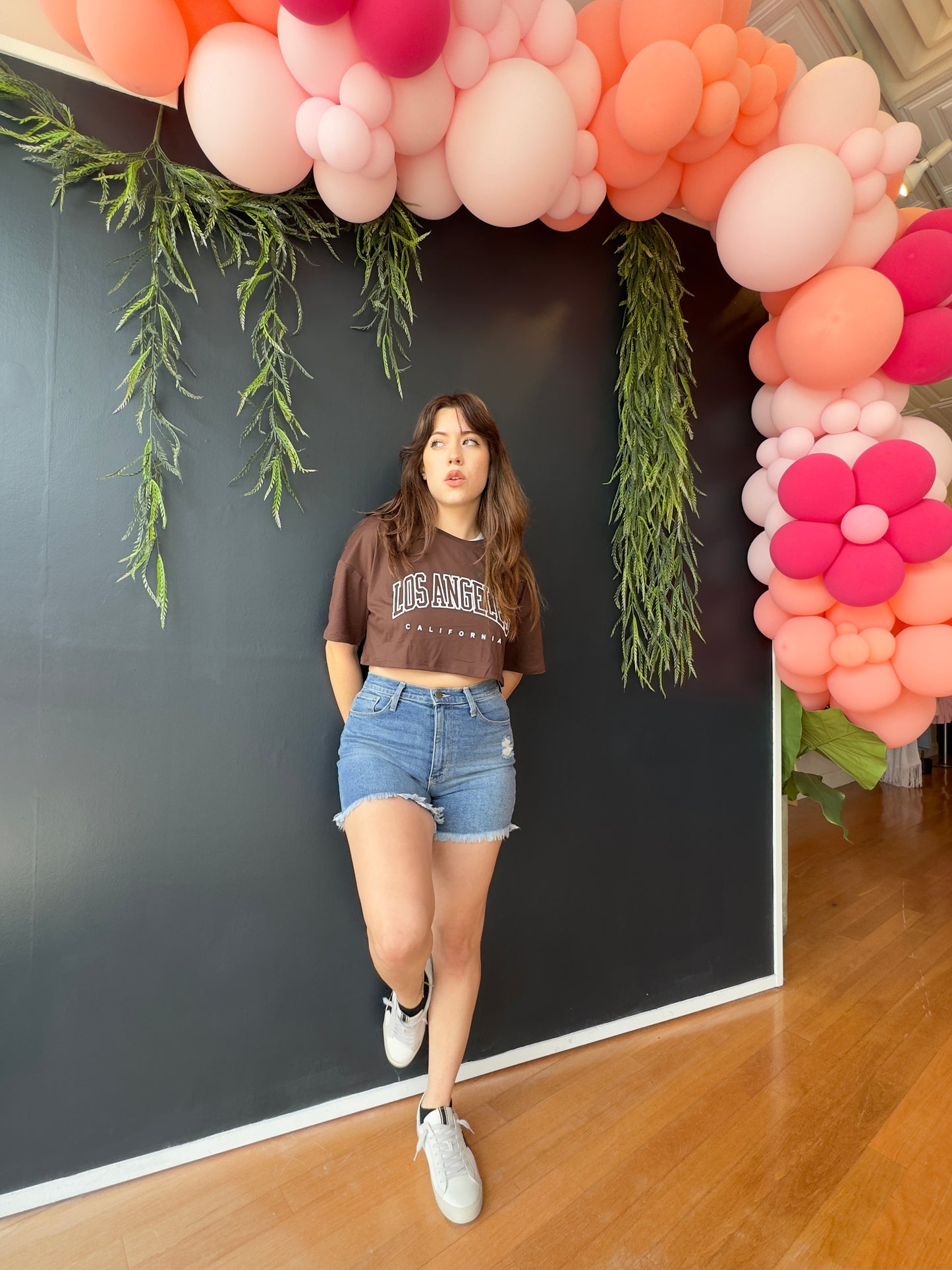 LA CROPPED TEE