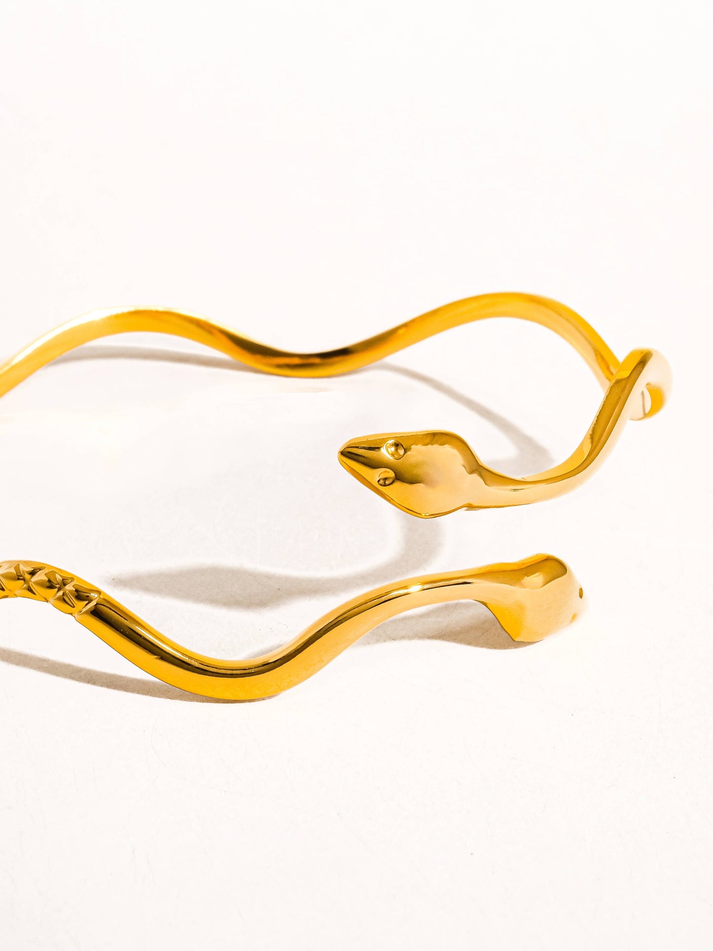 ZOEY 18K GOLD WAVY BRACELET