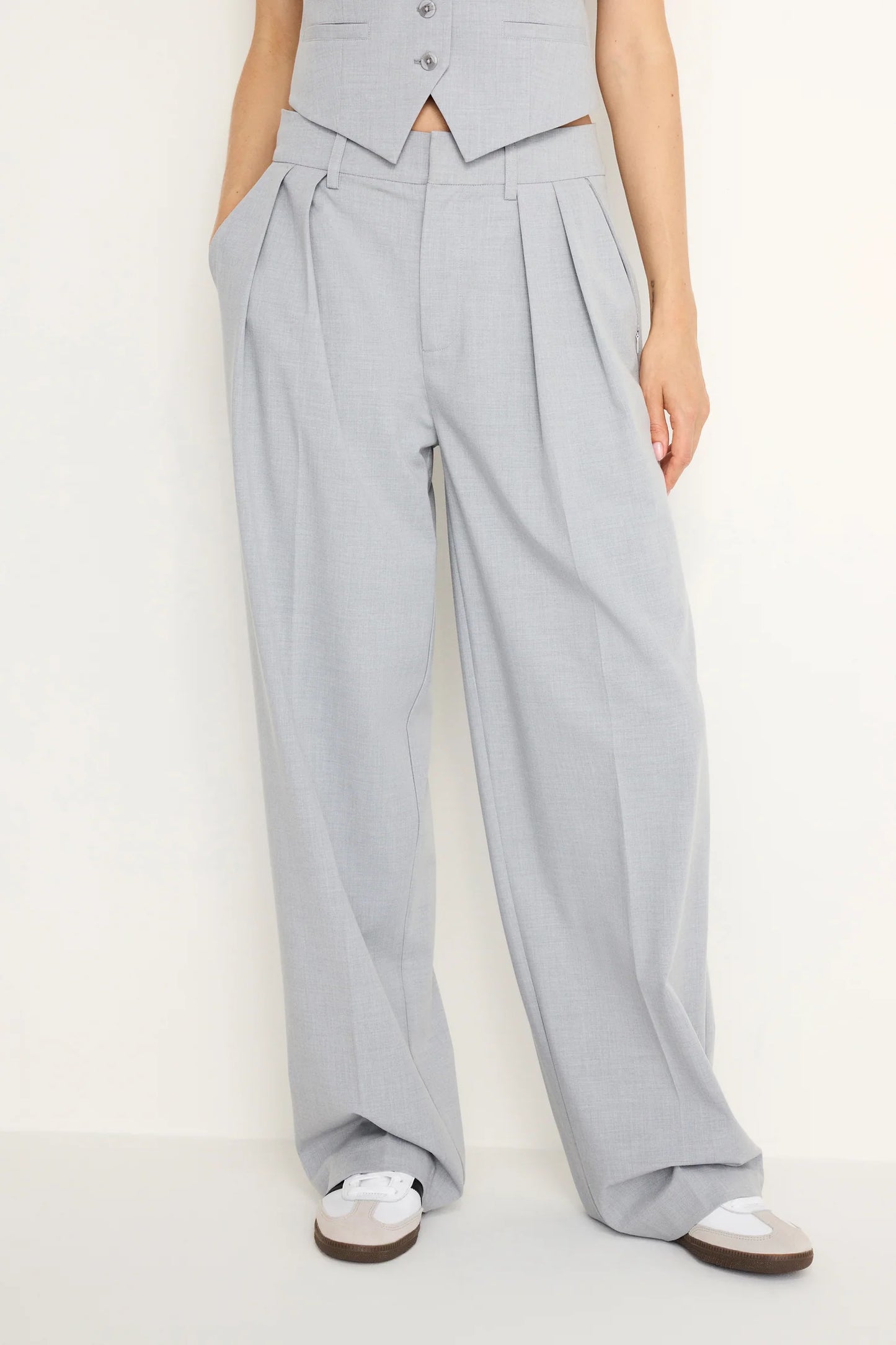 ESSENTIAL SUITING PLEATED TROUSERS