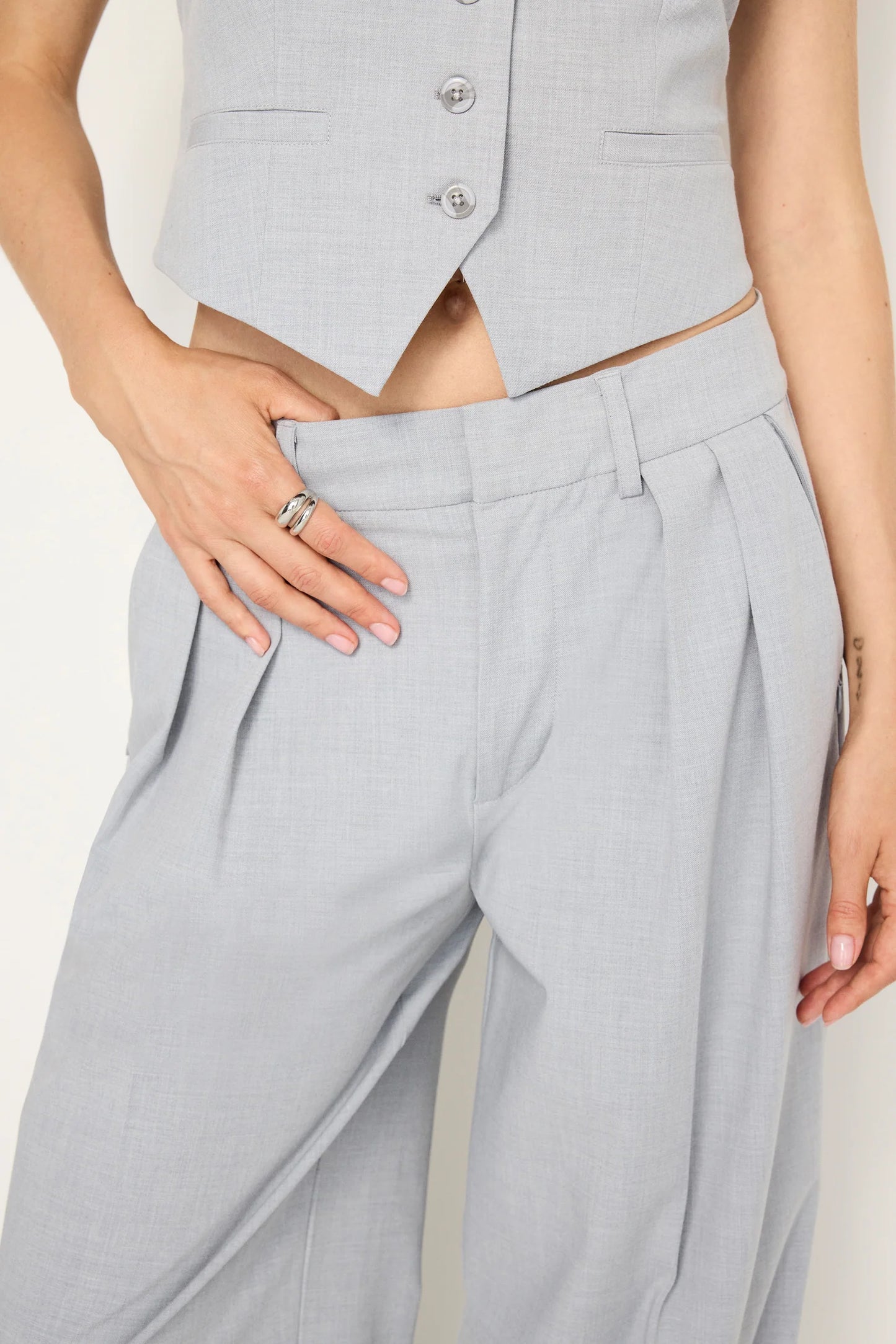 ESSENTIAL SUITING PLEATED TROUSERS