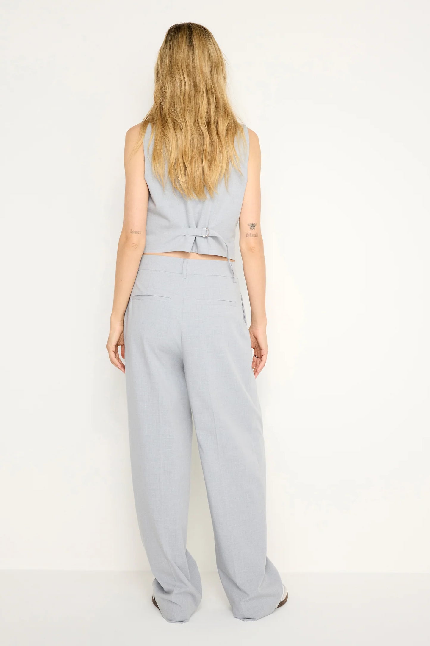 ESSENTIAL SUITING PLEATED TROUSERS