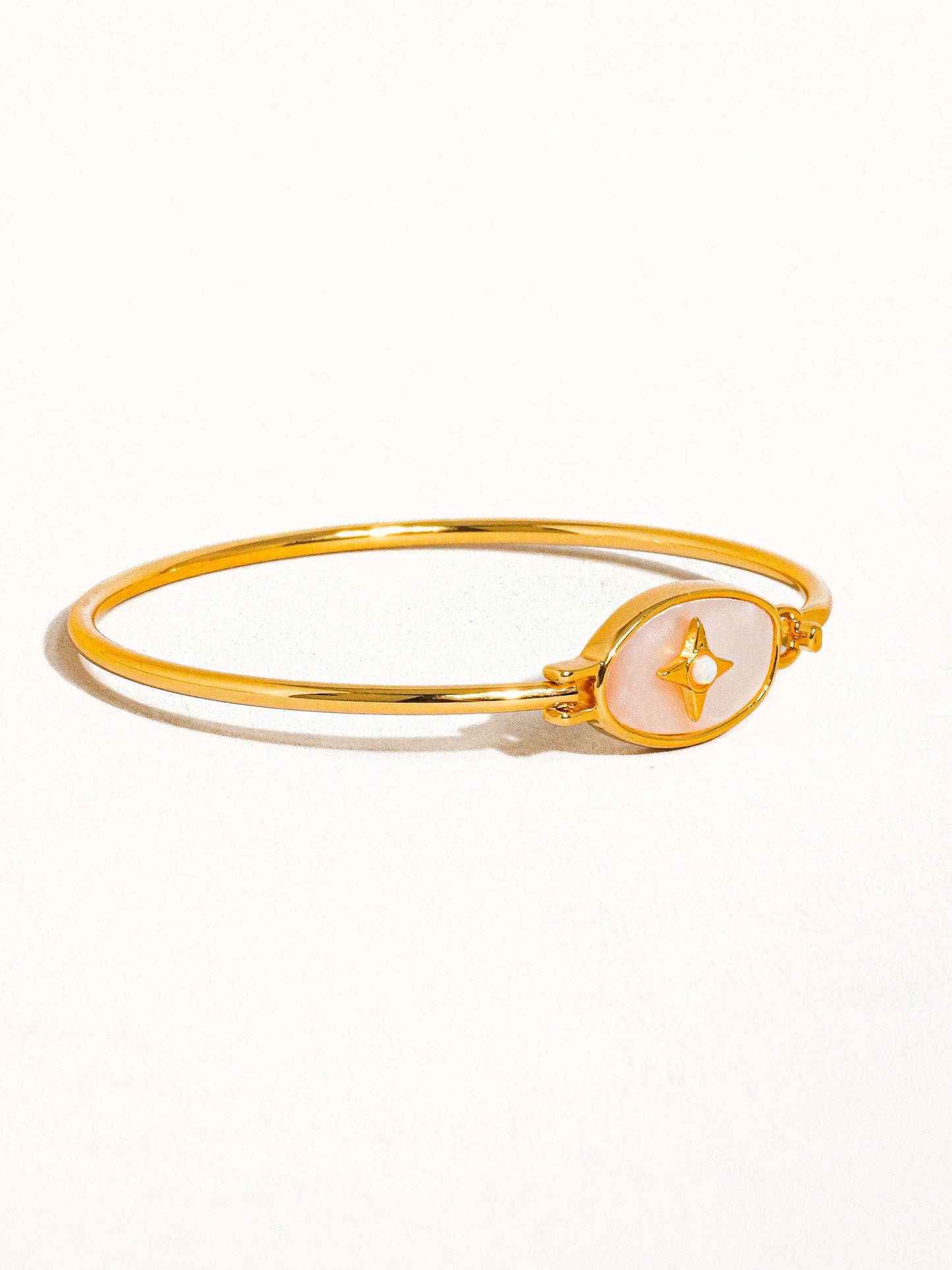 AILEEN GOLD VINTAGE STAR SHELL BANGLE