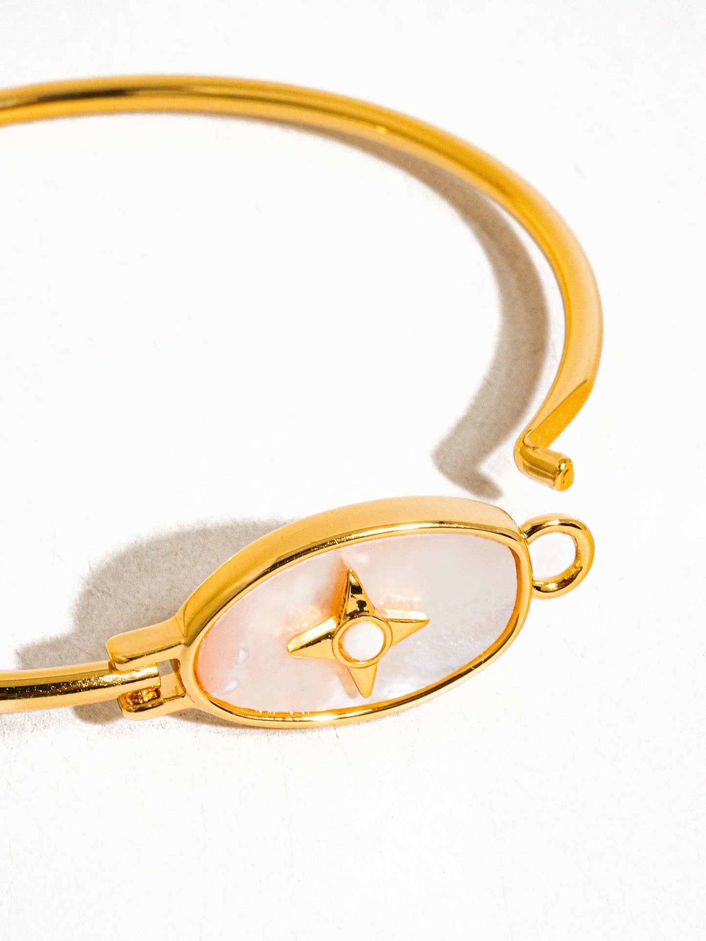 AILEEN GOLD VINTAGE STAR SHELL BANGLE