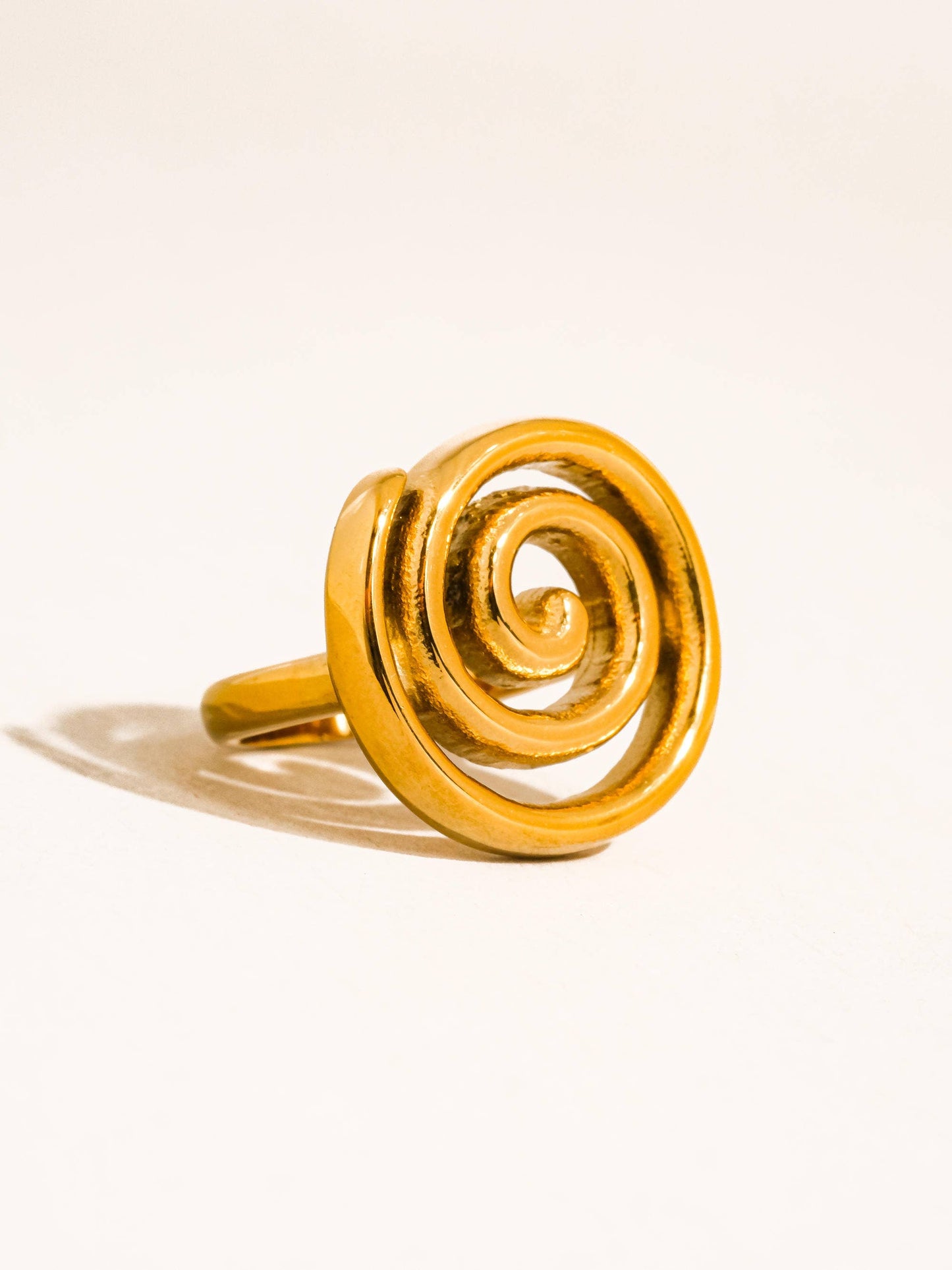 18K GOLD STATEMENT RINGS