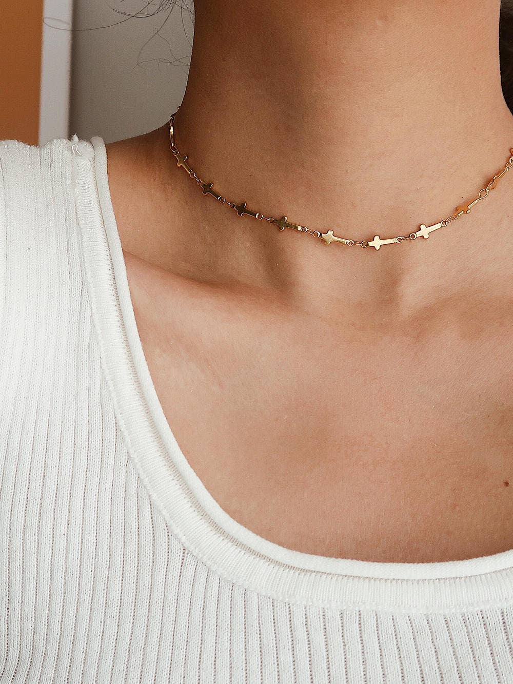 DILARA GOLD CROSS CHOKER