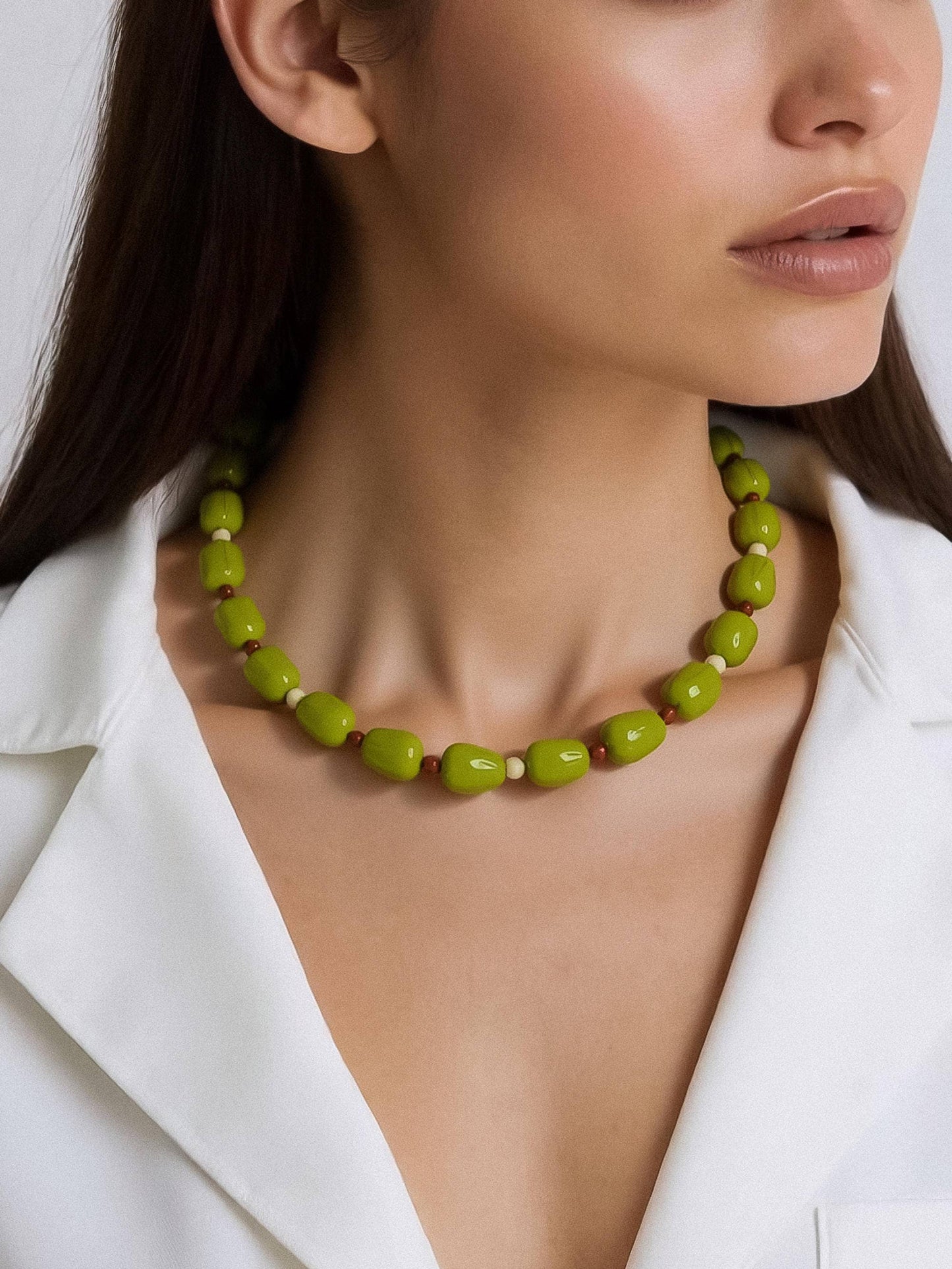 OLIVE RETRO BEADED NECKLACE